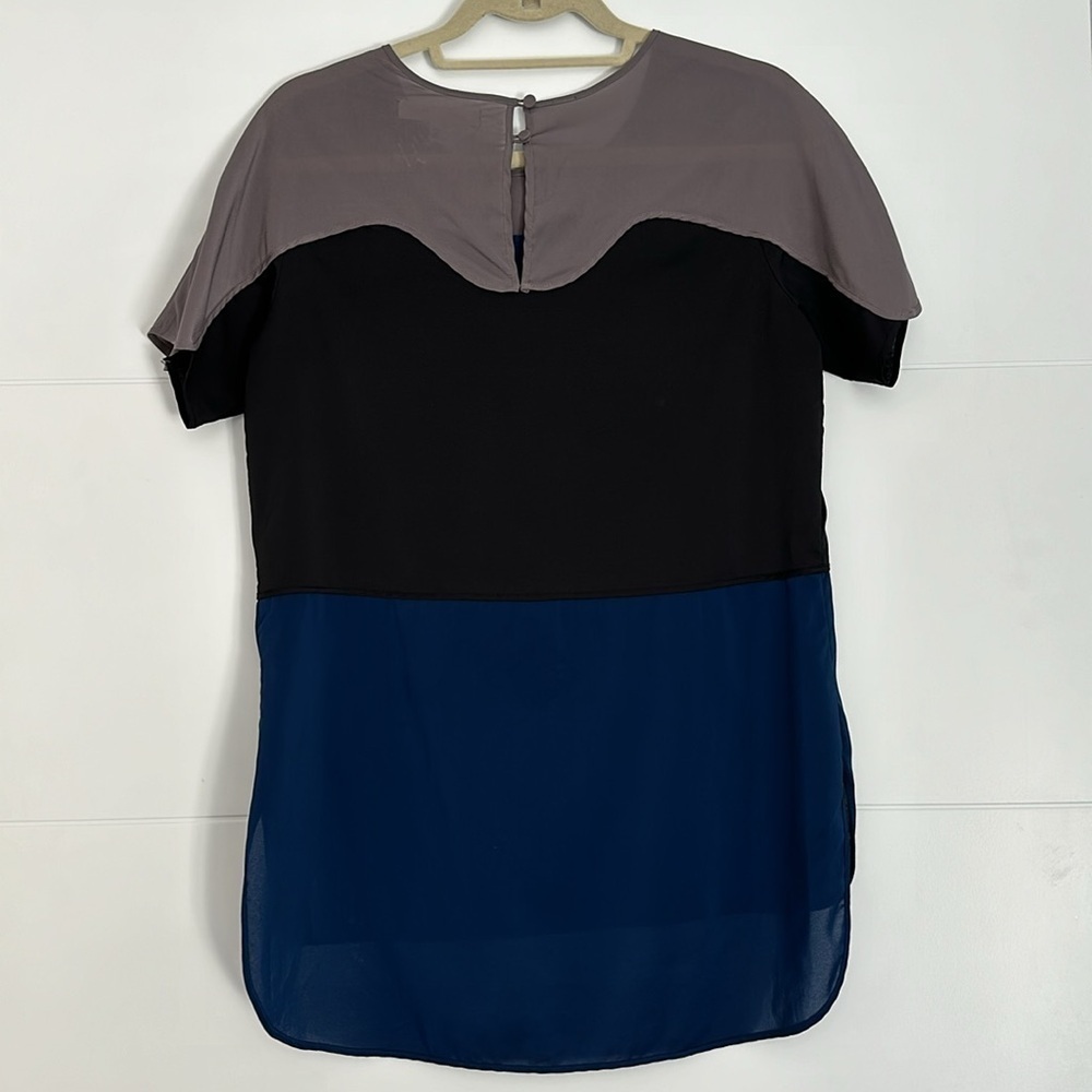 Robbi & Nikki Flowy Crepe Top - Picture 3 of 4